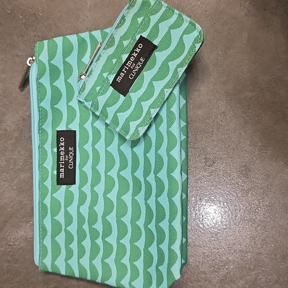 Marimekko for Clinique cosmetic bag and pouch 2 piece set (pre-owned like new)